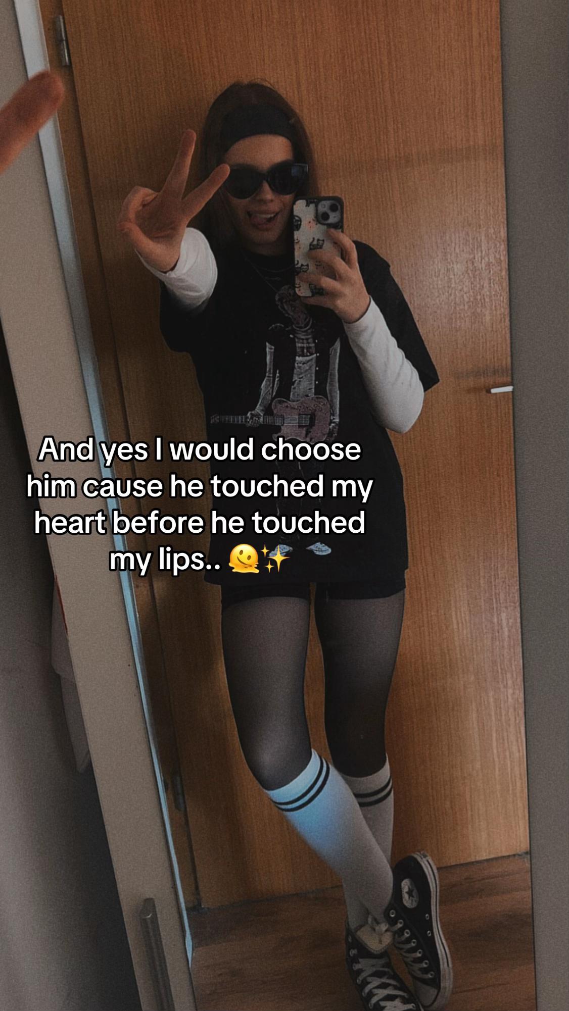 @Vivixsch_