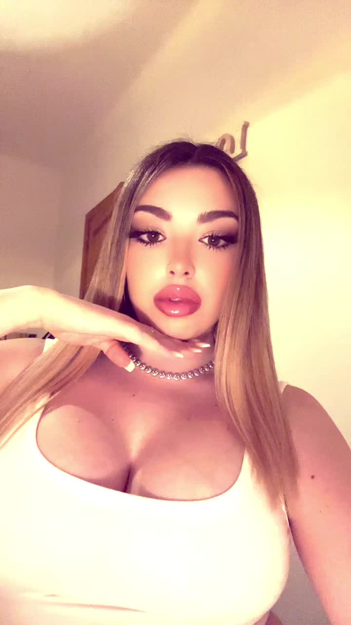 @𝑷𝒂𝒖𝒍𝒂🎀