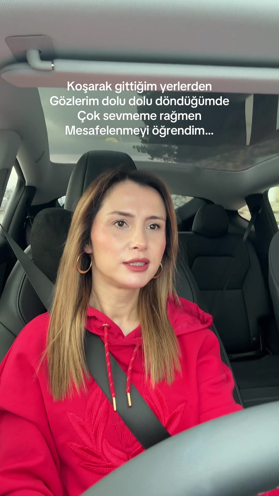 @&Ouml;zge Akca