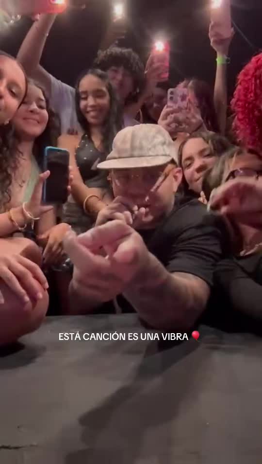 @Eix