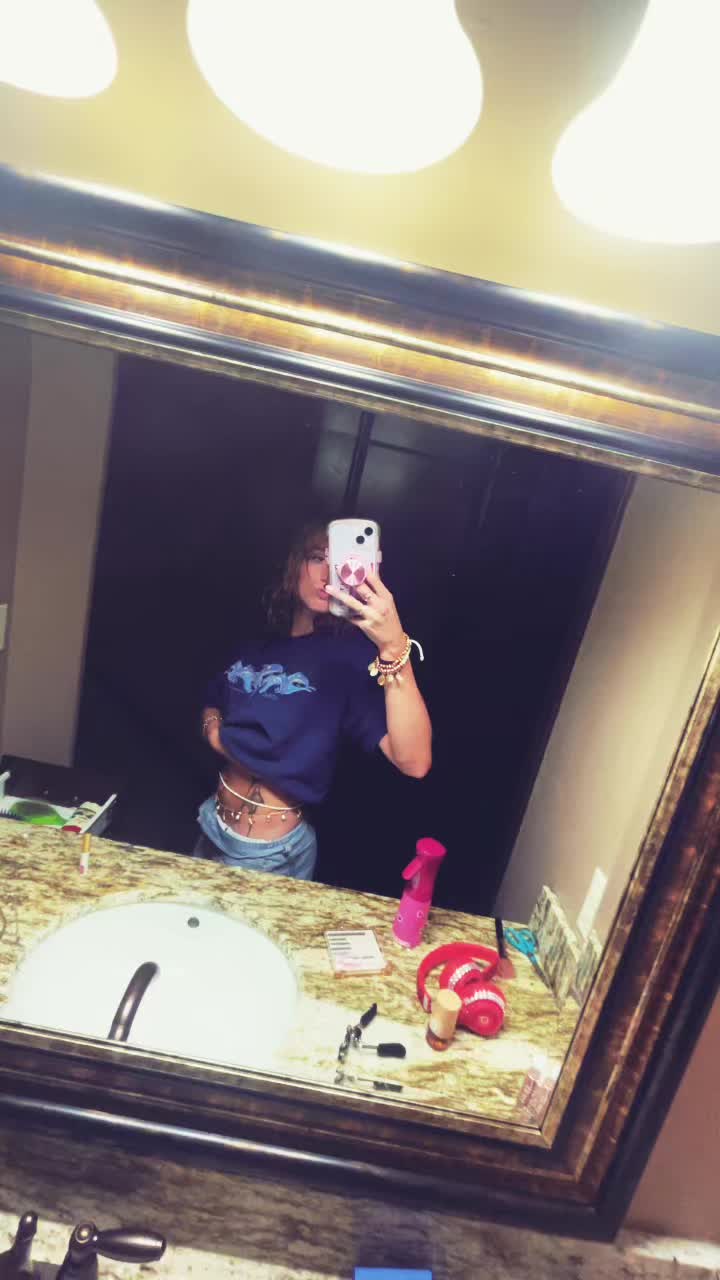 @🦈