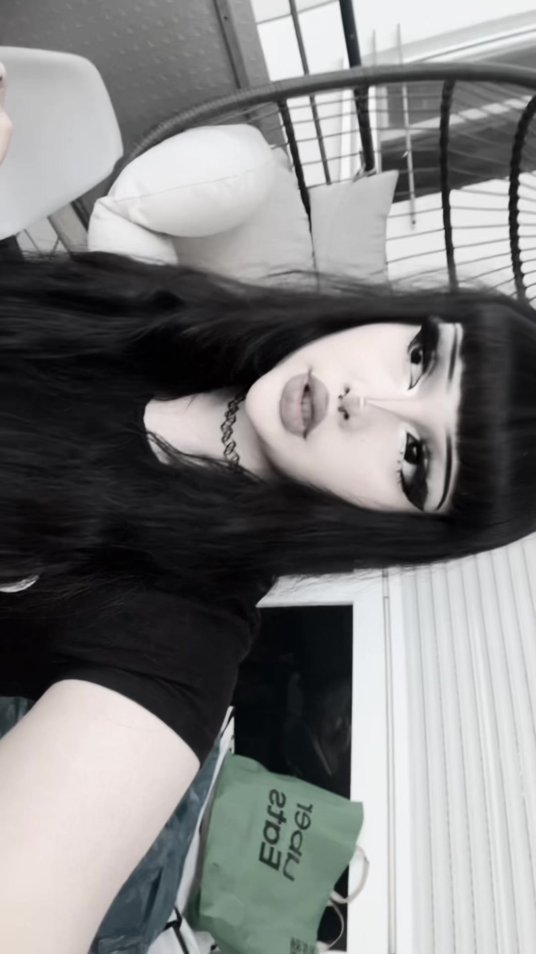 @𖤐
