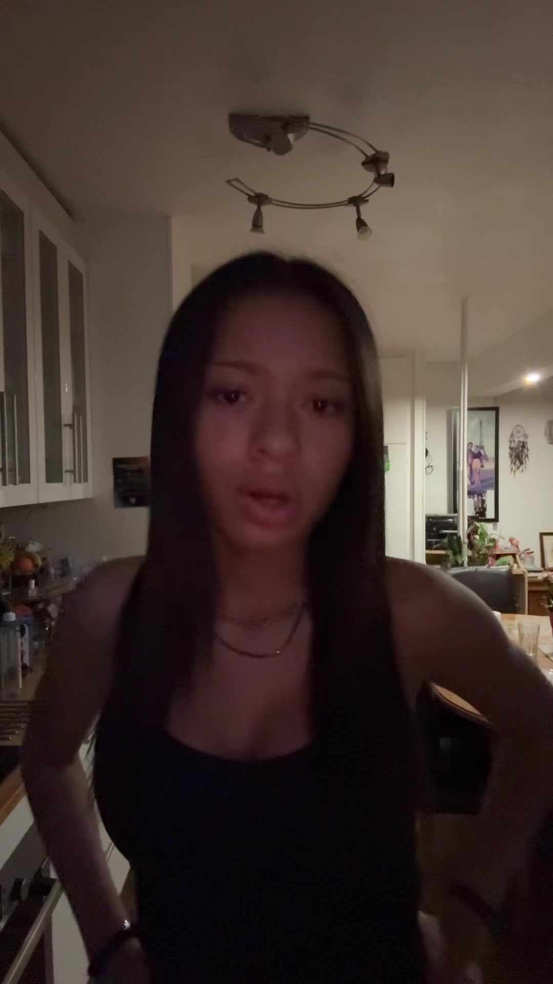 @wlw 👩🏽&zwj;❤️&zwj;💋&zwj;👩🏻