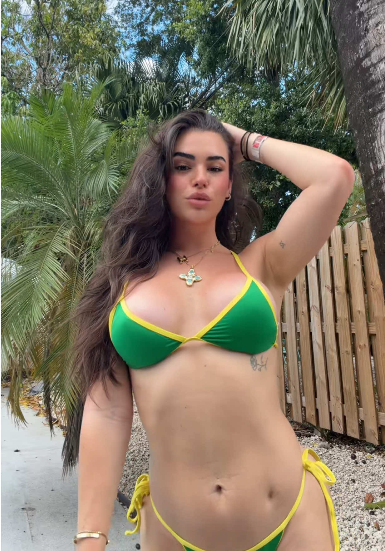 @Helenaarauz