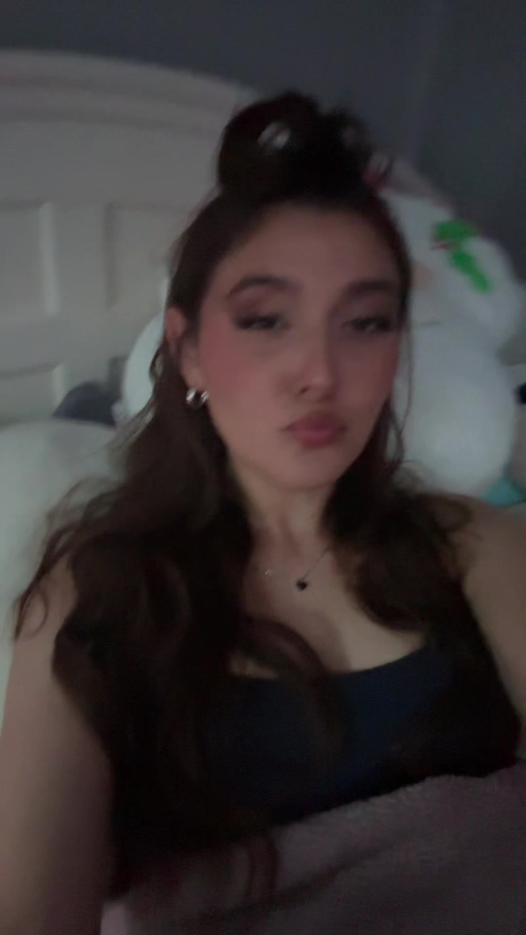 @:3