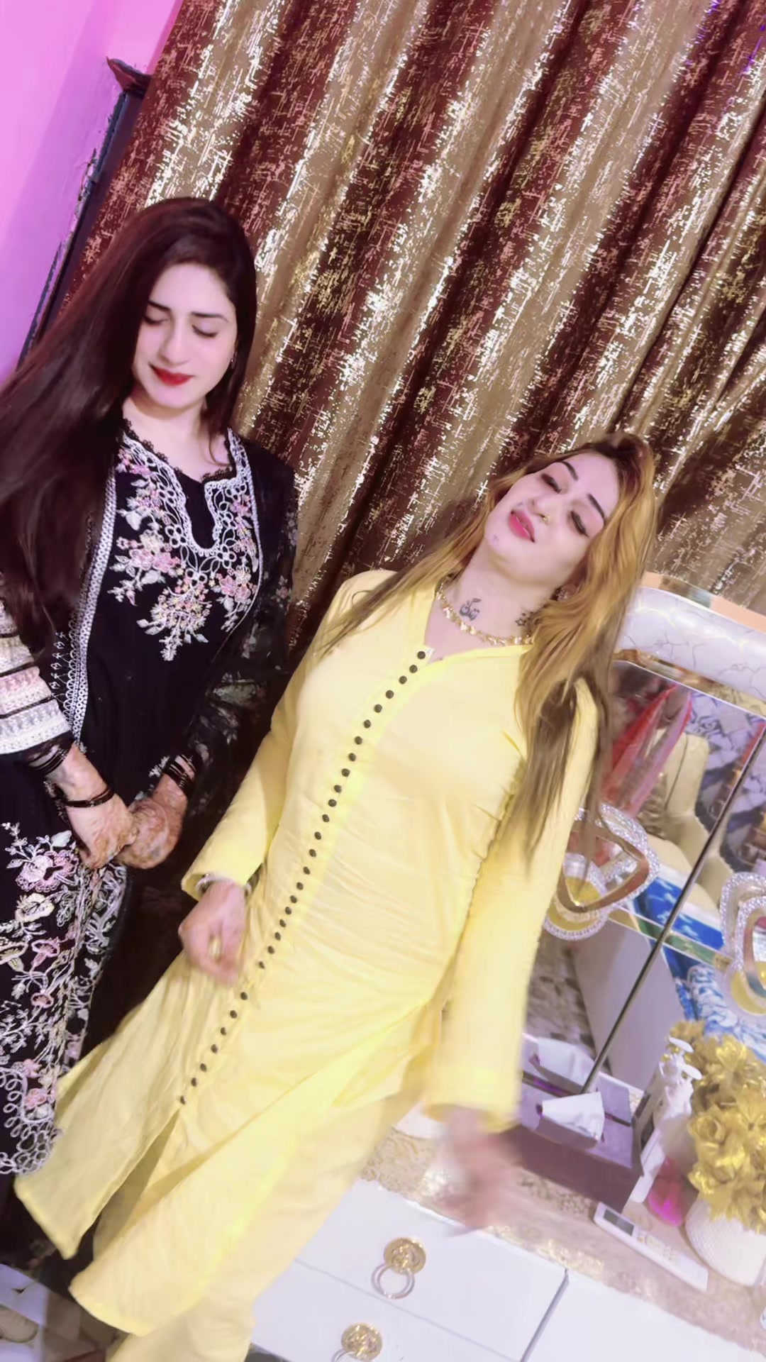 @Misses Karachi zindage