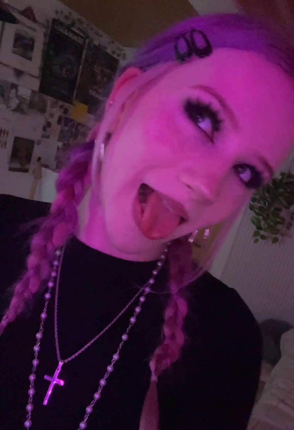 @✮ 𝑺𝒊𝒊𝒓𝒊 ⋆♪ 🎧ྀི💋