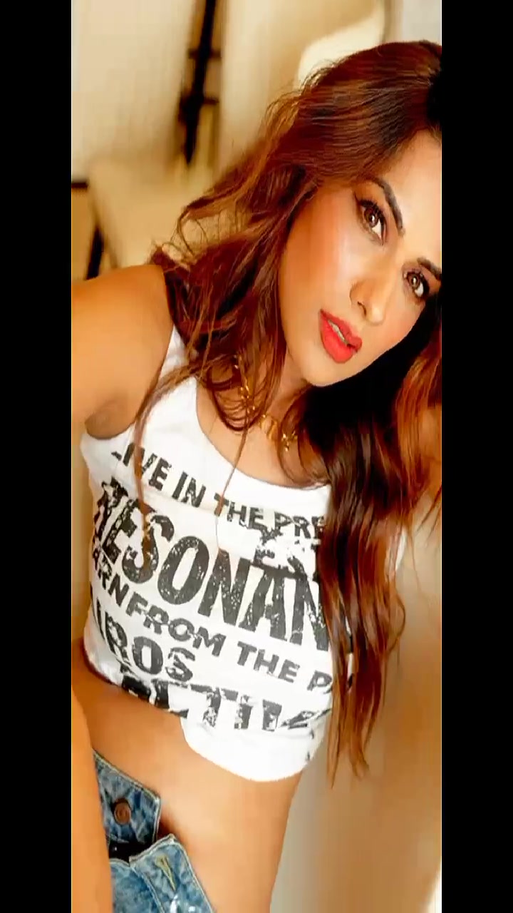 @nia Sharma