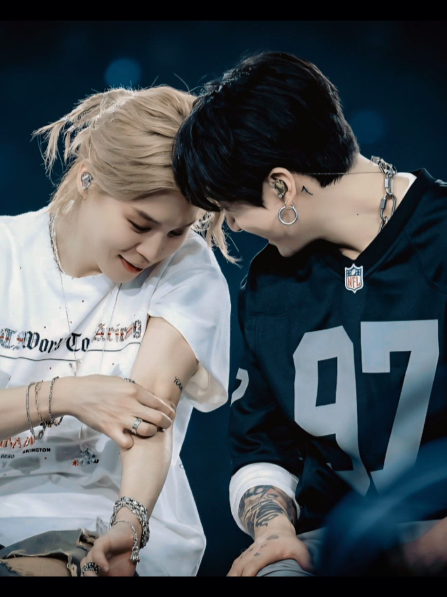 @💜ᗷTS⟭⟬💜 ARMY