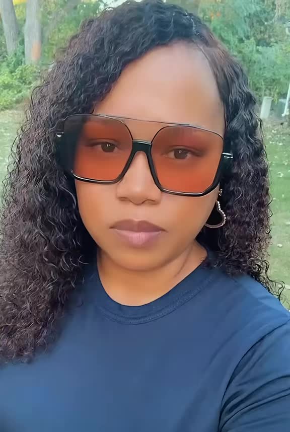 @devorielyons