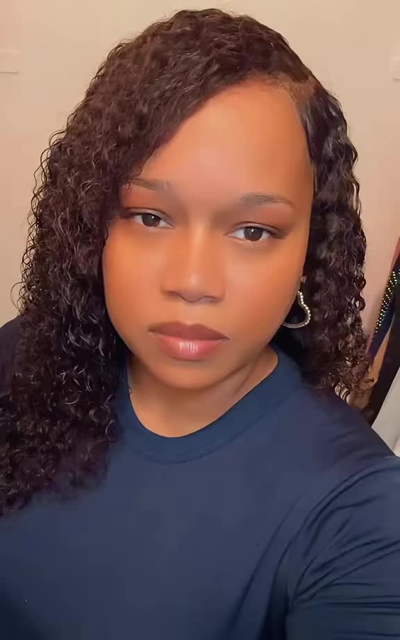@devorielyons