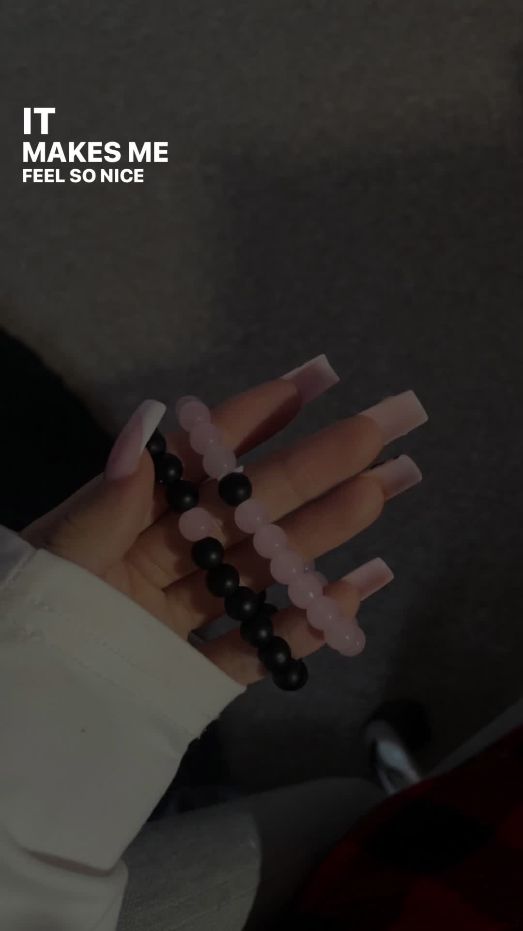 @👩🏼&zwj;❤️&zwj;💋&zwj;👩🏽
