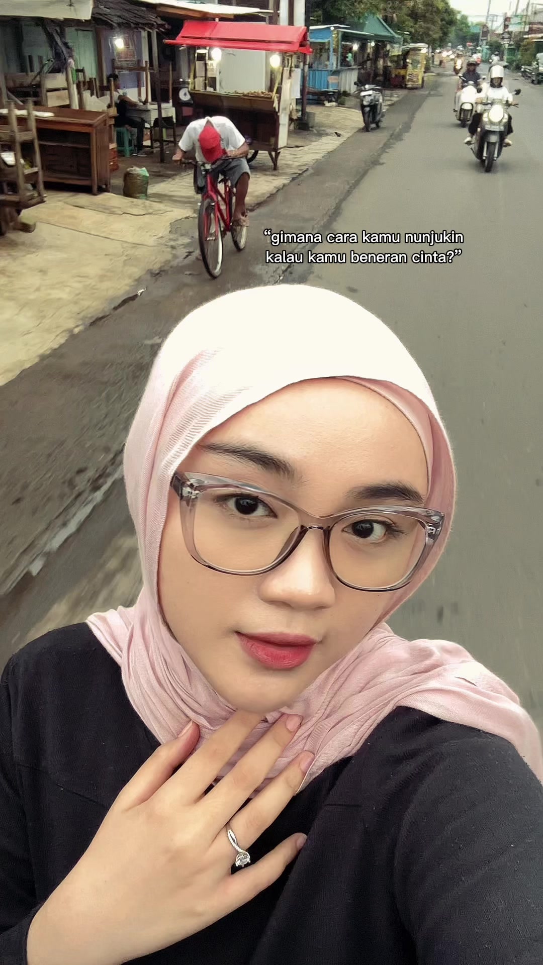 @putrikartikasari.id