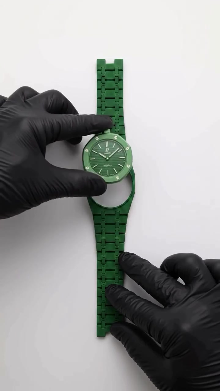 @AP Royal Wrist