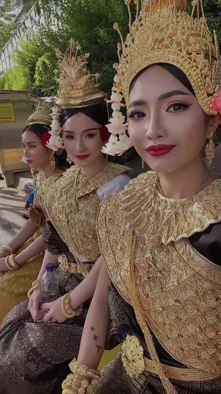 @🕊️Ah Nich🕊️ (ចែនំប៉ាវ)
