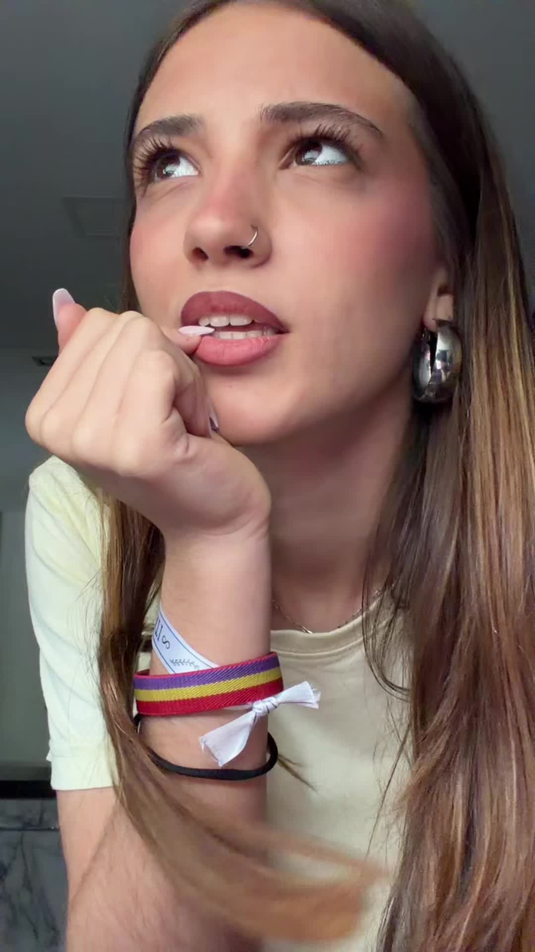 @𝒢