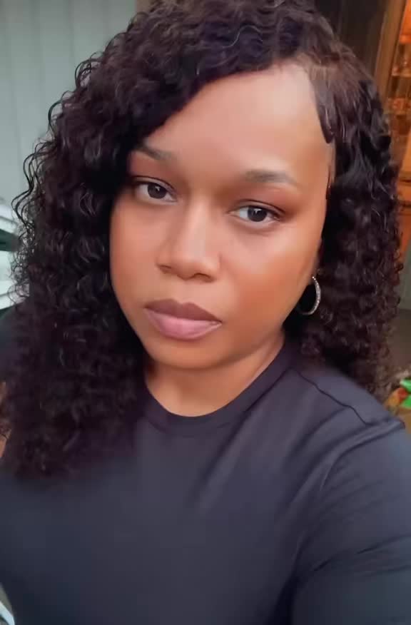 @devorielyons