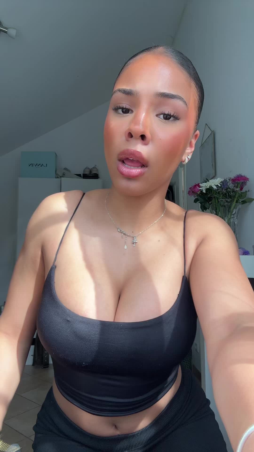 @Mia