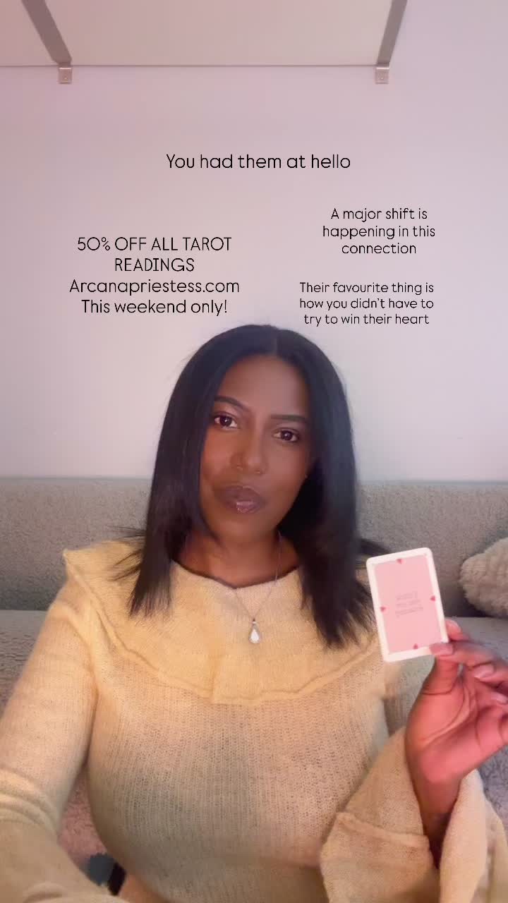 @Arcana Priestess Tarot Reader