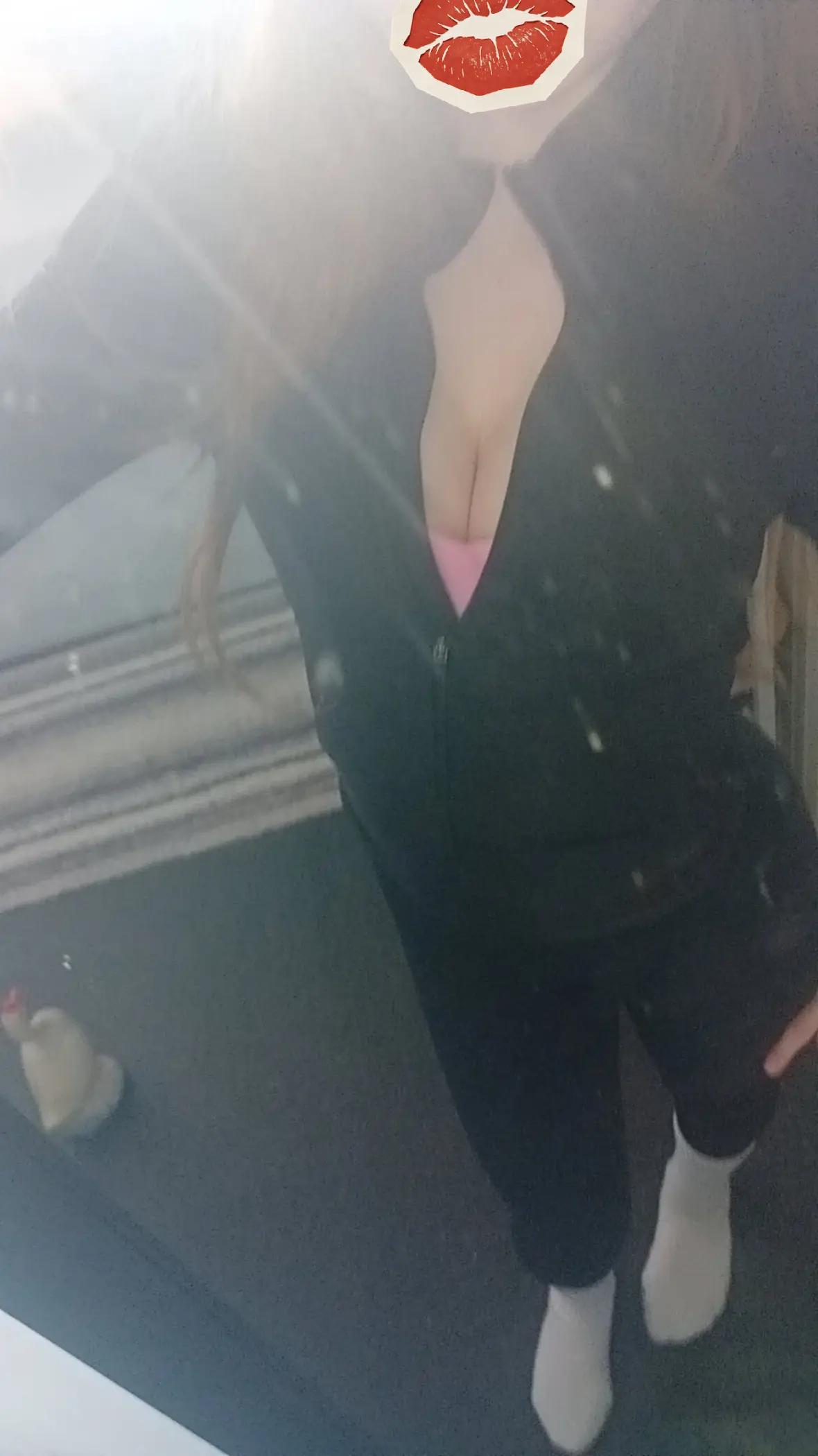 @𝑀🧟&zwj;♀️