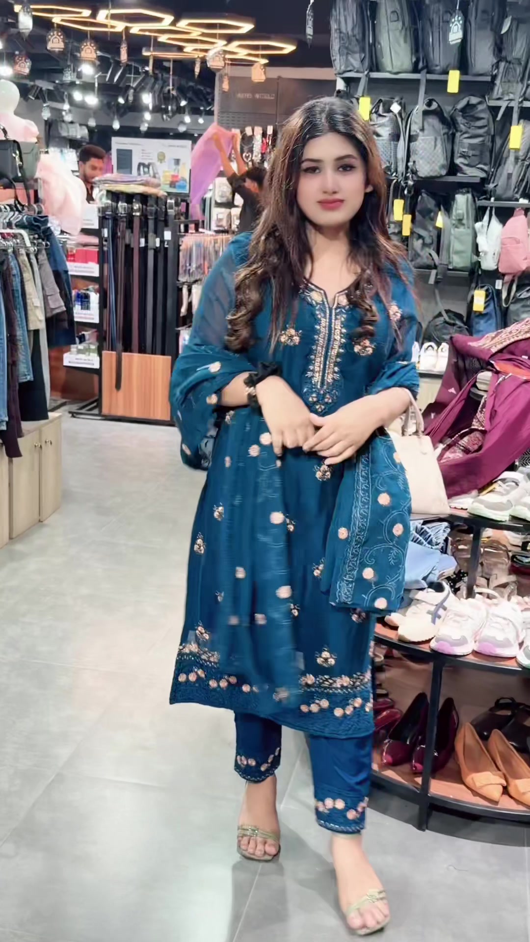 @dhakar queen Rowza