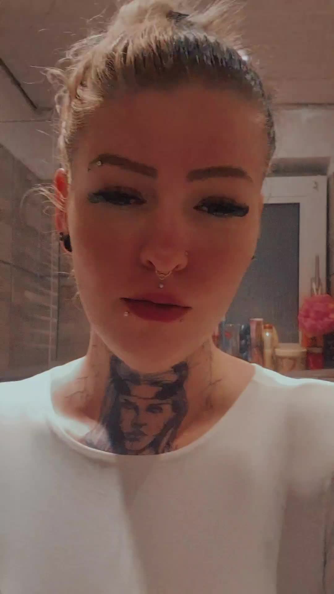 @𝑸𝒖𝒆𝒆𝒏_𝑺𝒐𝒏𝒚𝒆𝒓👑