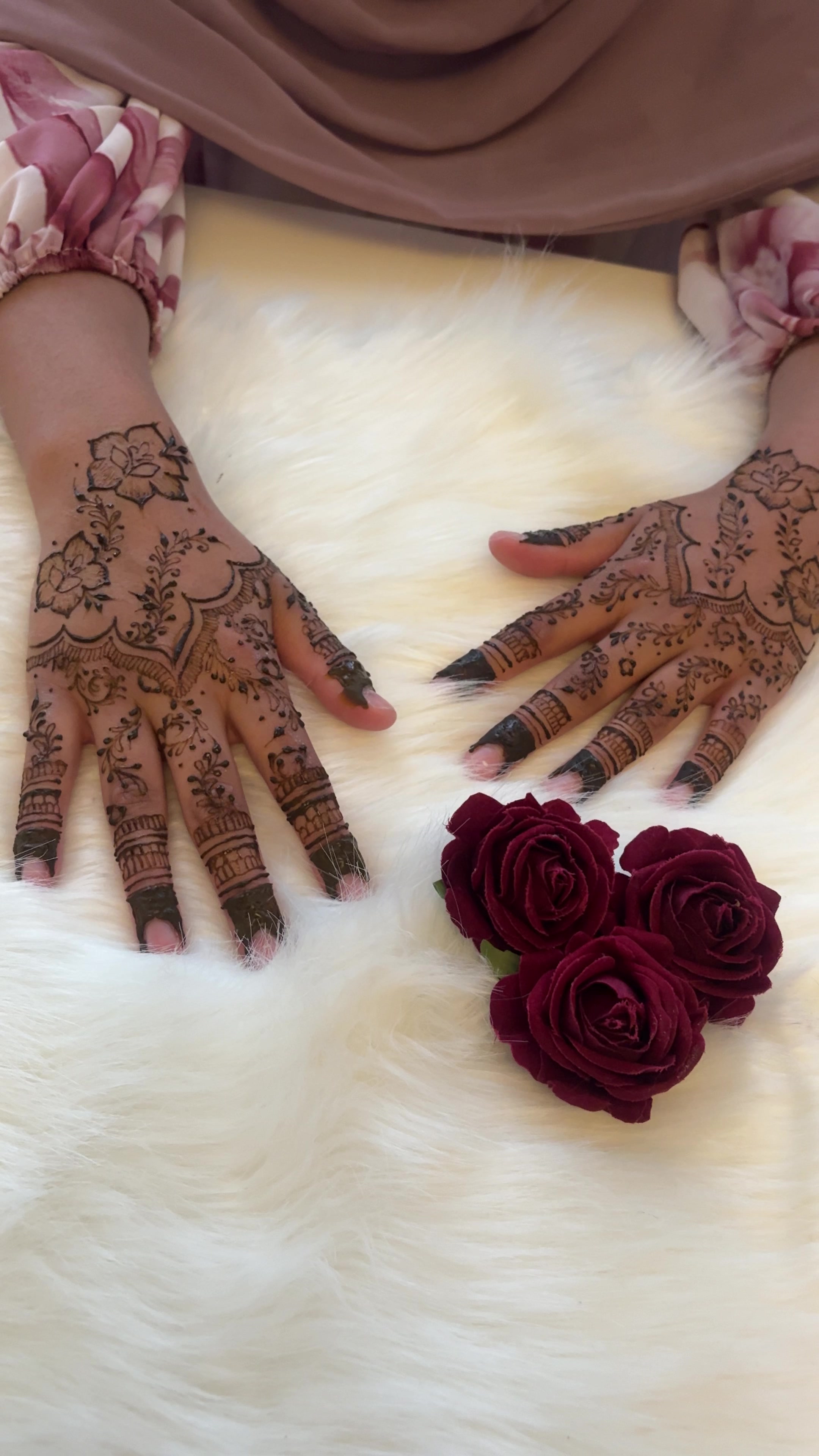 @ayshahhenna_artist