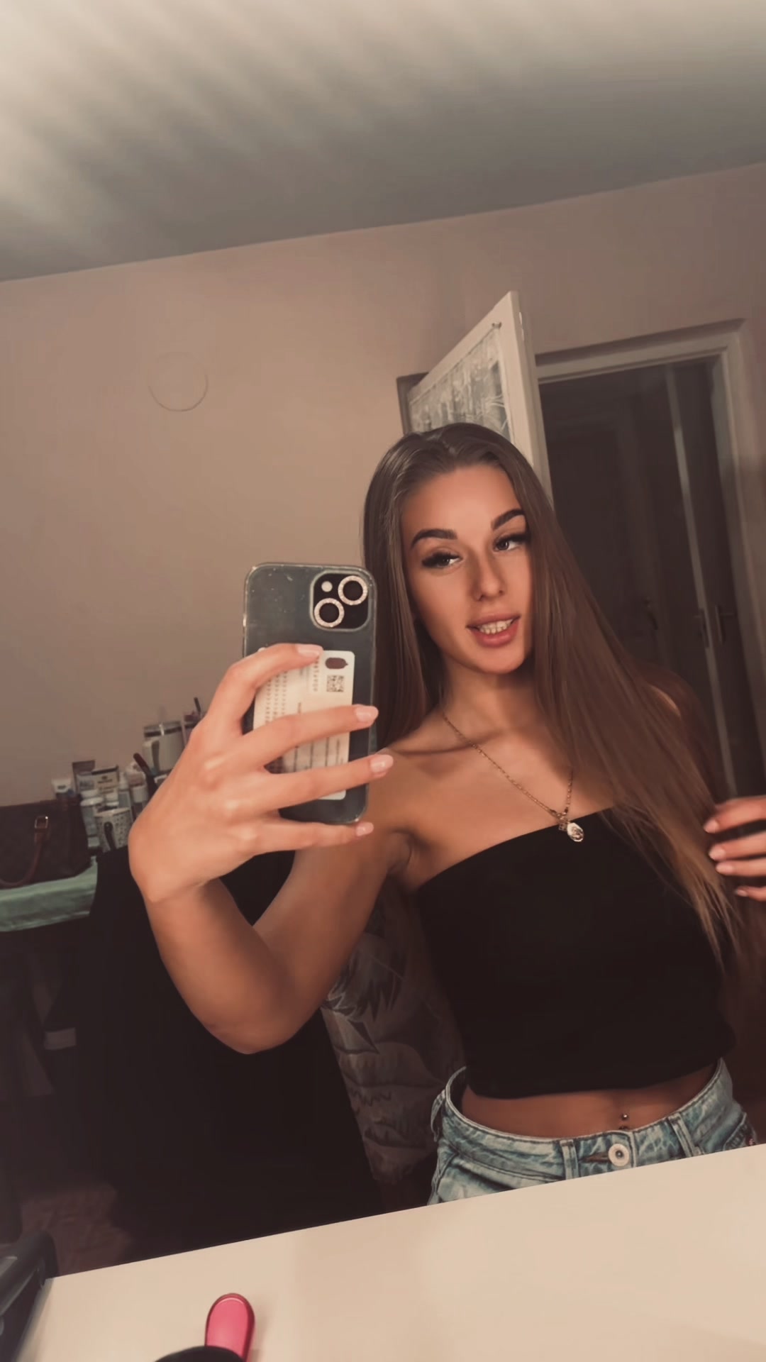 @Alexandra Moldov&aacute;n