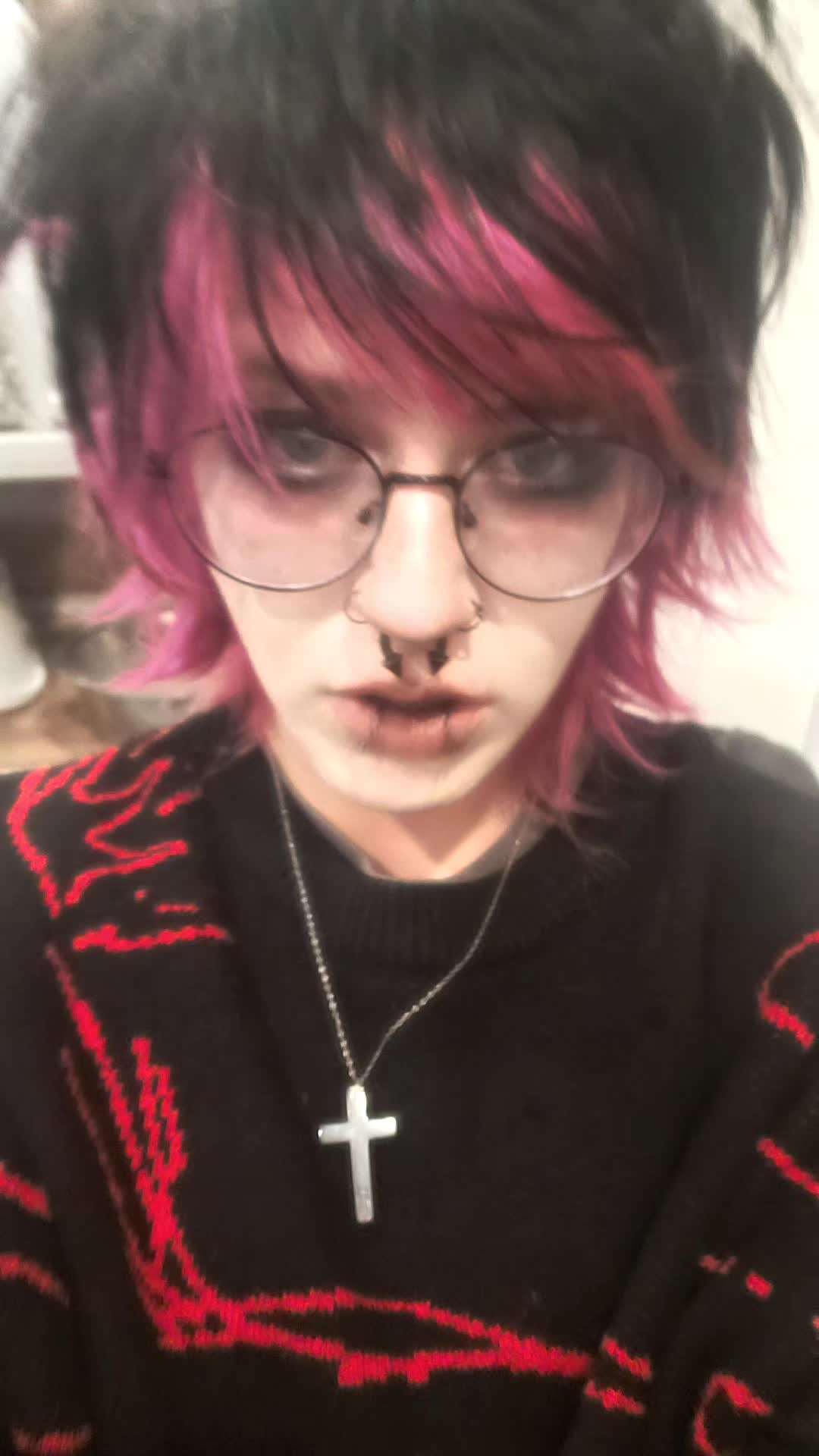 @💜Aaron🖤(he/him)