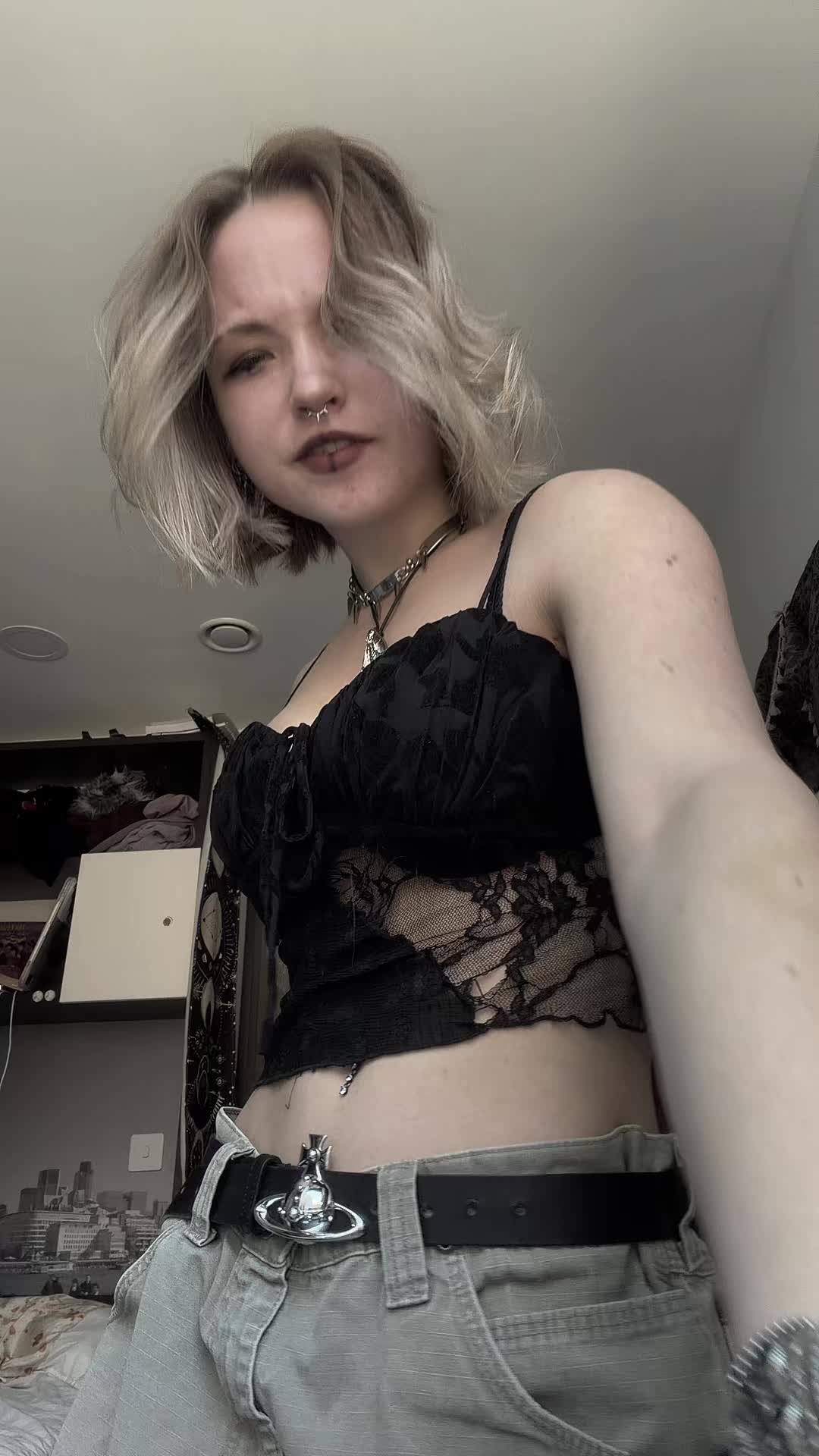 @velvet_curse