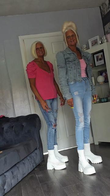 @Cheeky twins