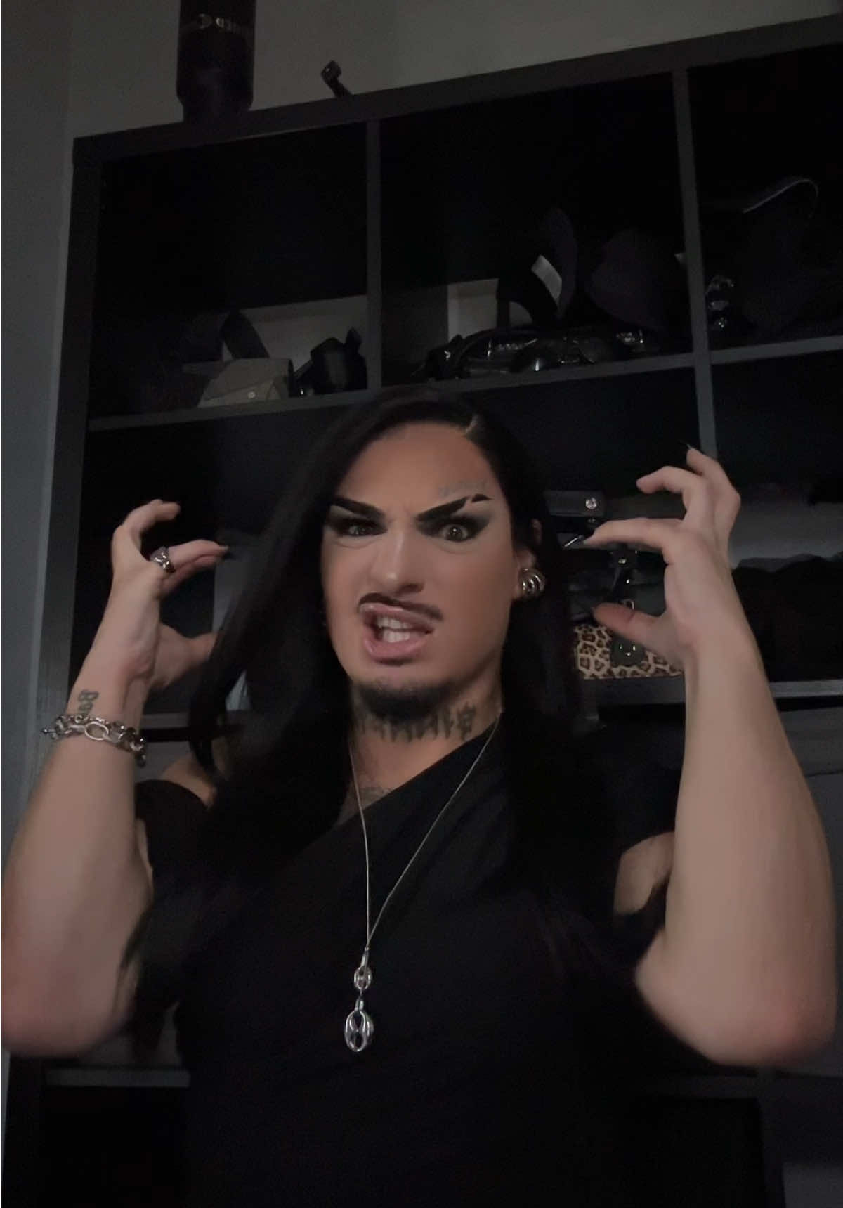@𝐢𝐜𝐲 𝐠𝐨𝐫𝐠𝐨𝐧