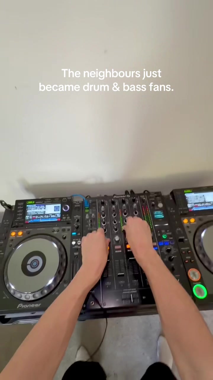 @Crucast