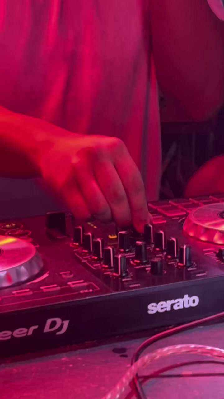 @DJ CRYSTIAN