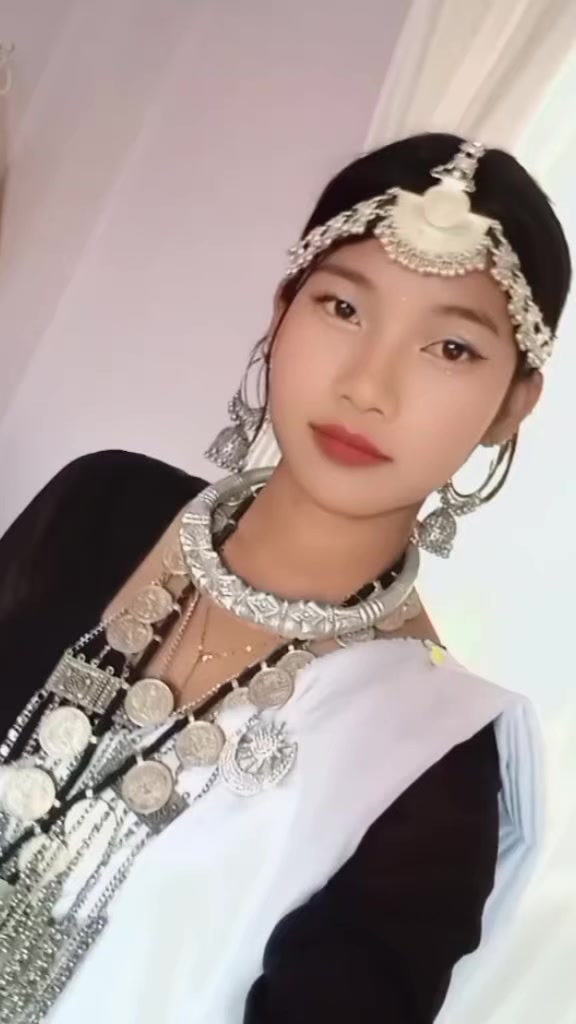 @माहा रानिᥫ᭡B
