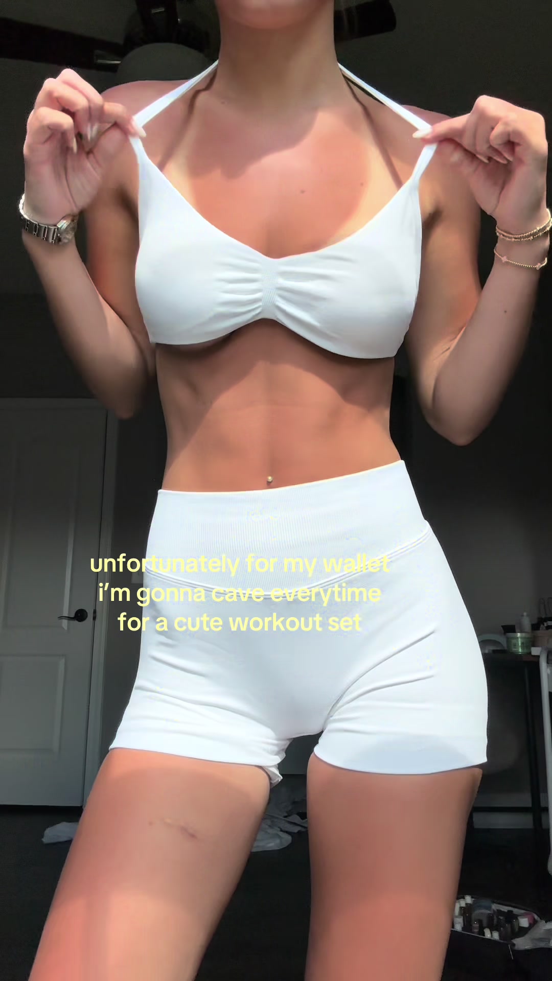 @shopchloemhollis