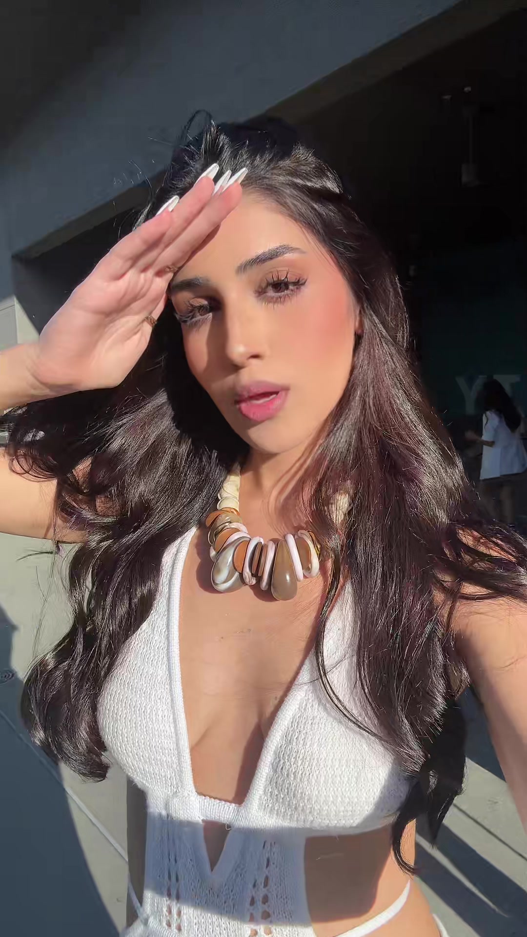 @Ava