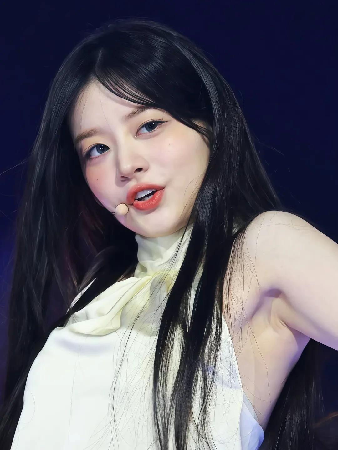 @👸🦋Universal Kpop Idols🦋👑