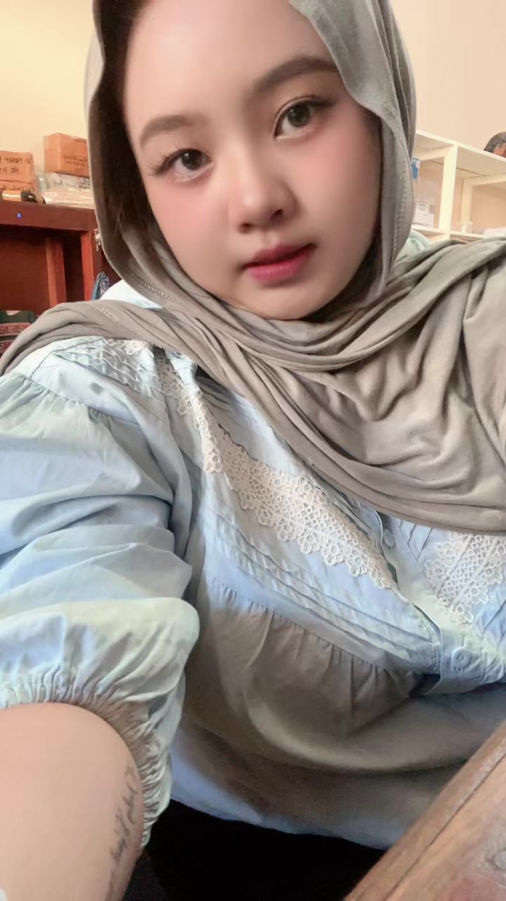 @🧏🏻&zwj;♀️🧏🏻&zwj;♀️
