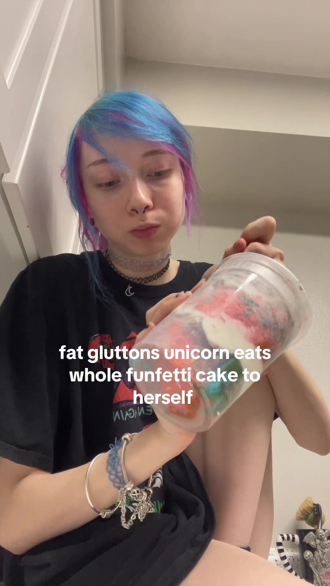 @Weird chick wit pink hair