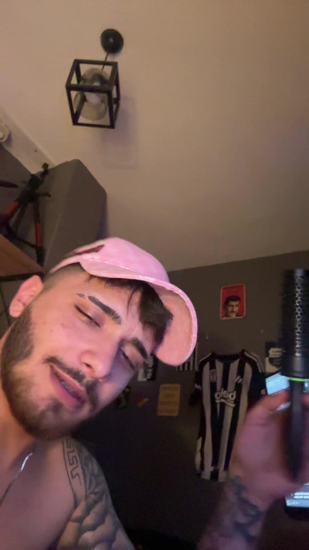 @𝐄𝟐𝟏
