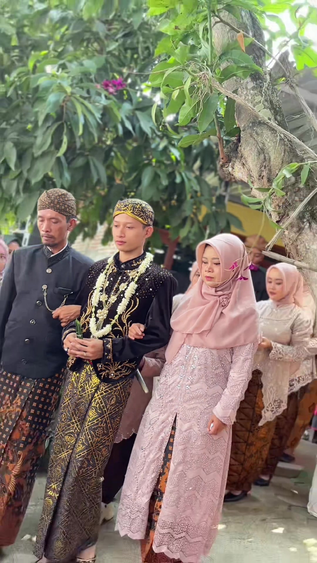 @Mbak Sari || Cucuk Lampah