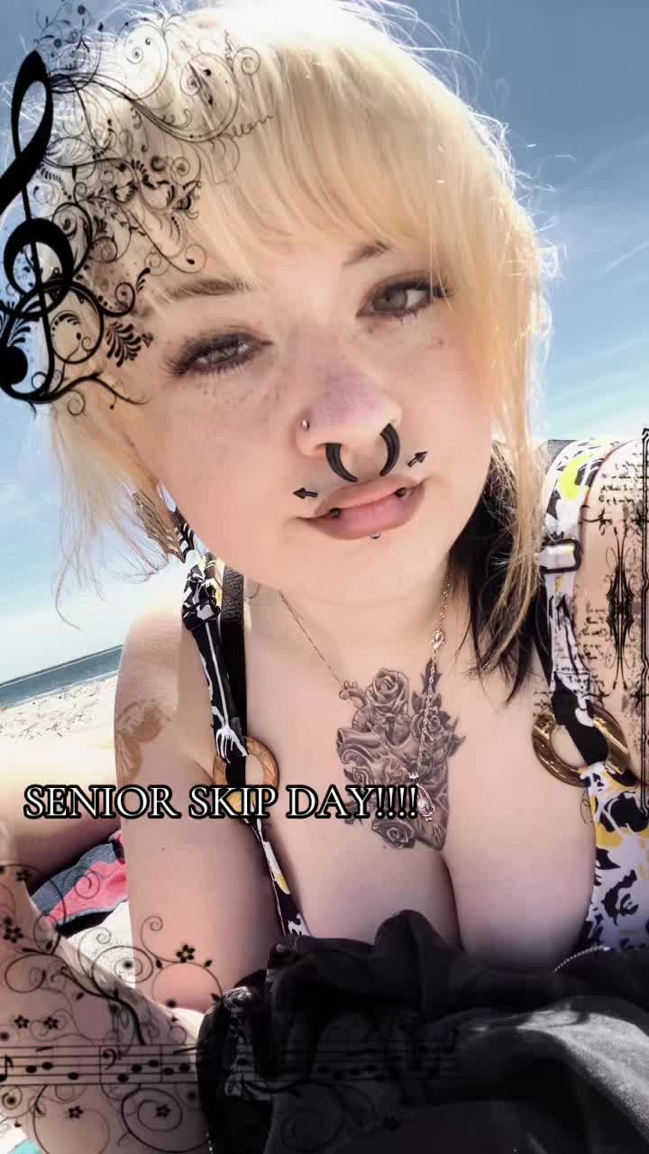 @Moldy🦇🥀