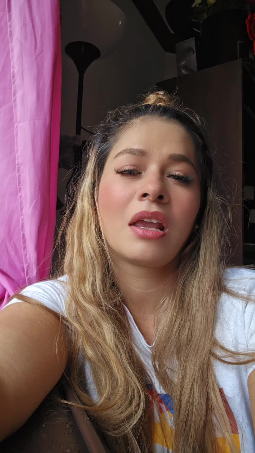 @Anitarcolombia