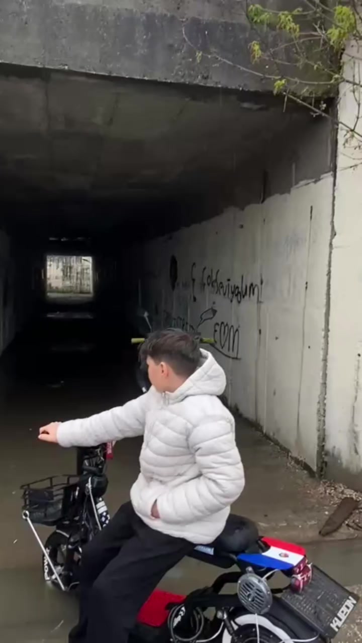@𝓤