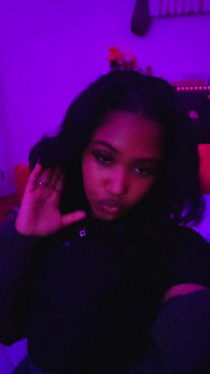 @I love pretty girls .