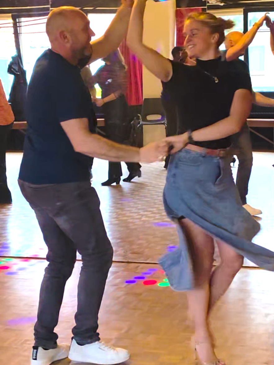 @Salsa Libre Dansschool
