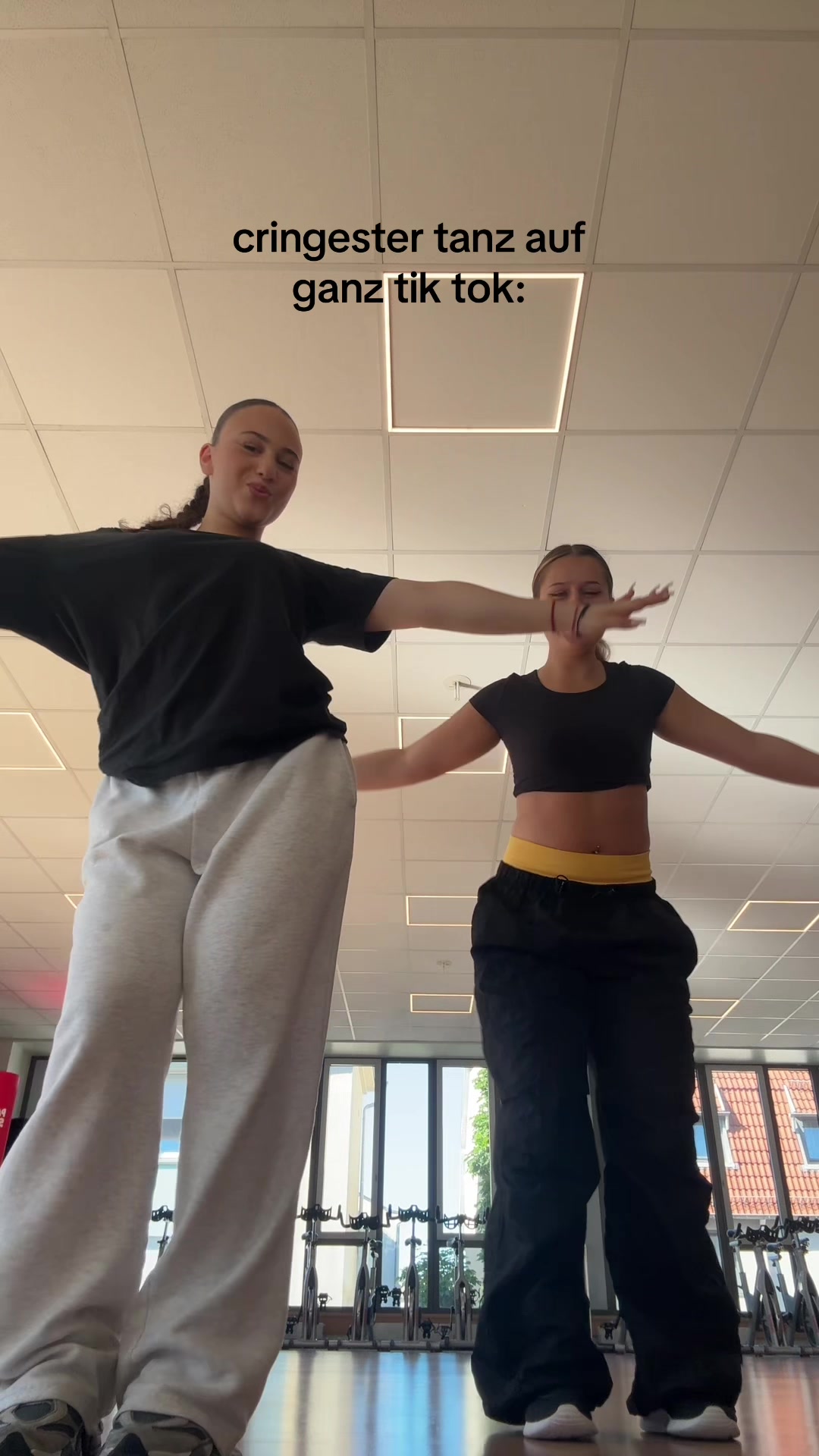 @ʟɪᴢɪ | dancer | gym
