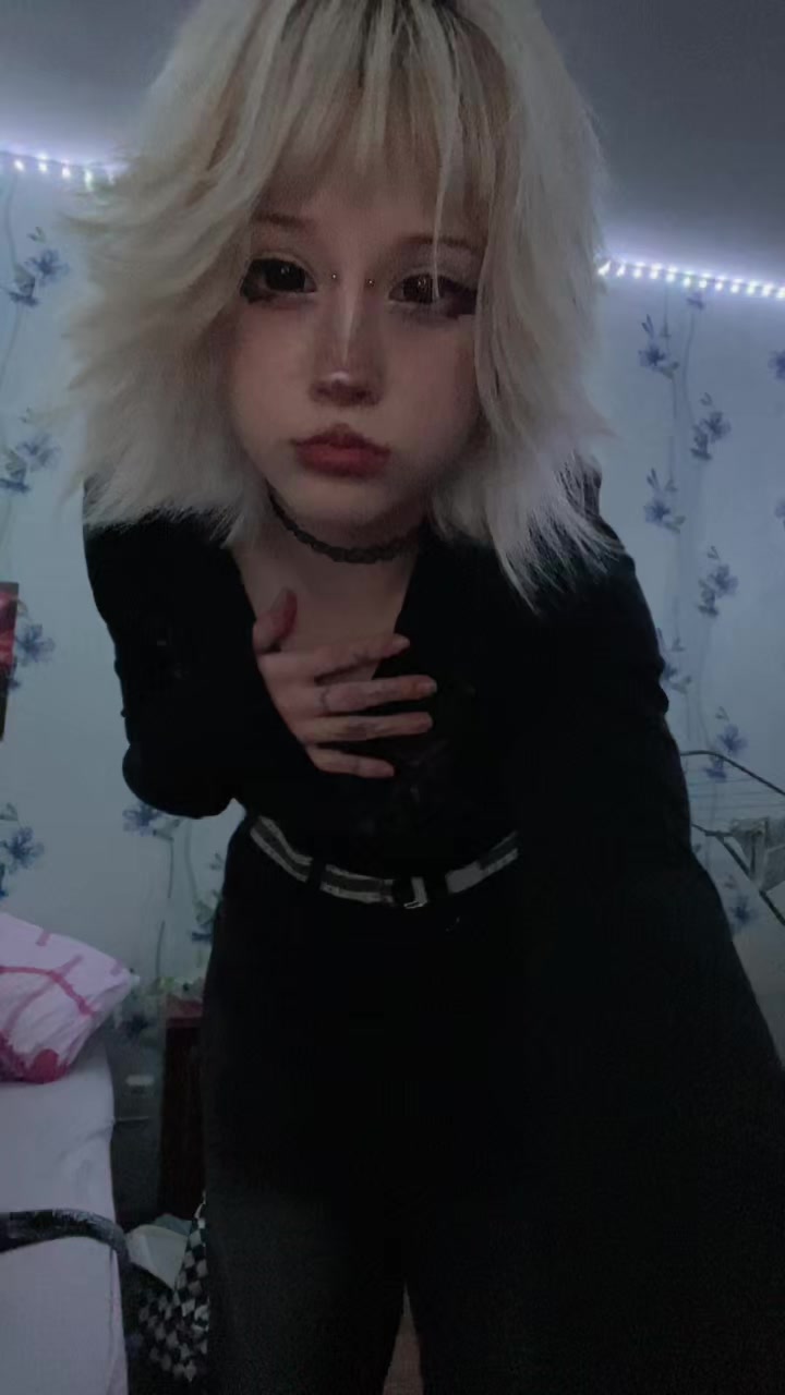 @StrawberryPunch