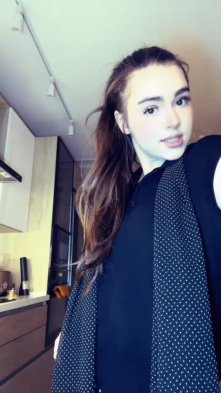 @ari_cryztal